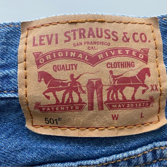 Levi’s Denim Shorts | Size 27 | Medium Wash - Picture 9 of 9